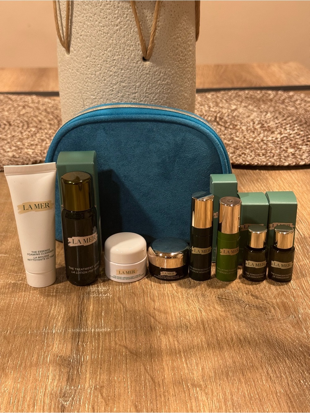 New La Mer 8pc full routine Skincare set plus make up bag